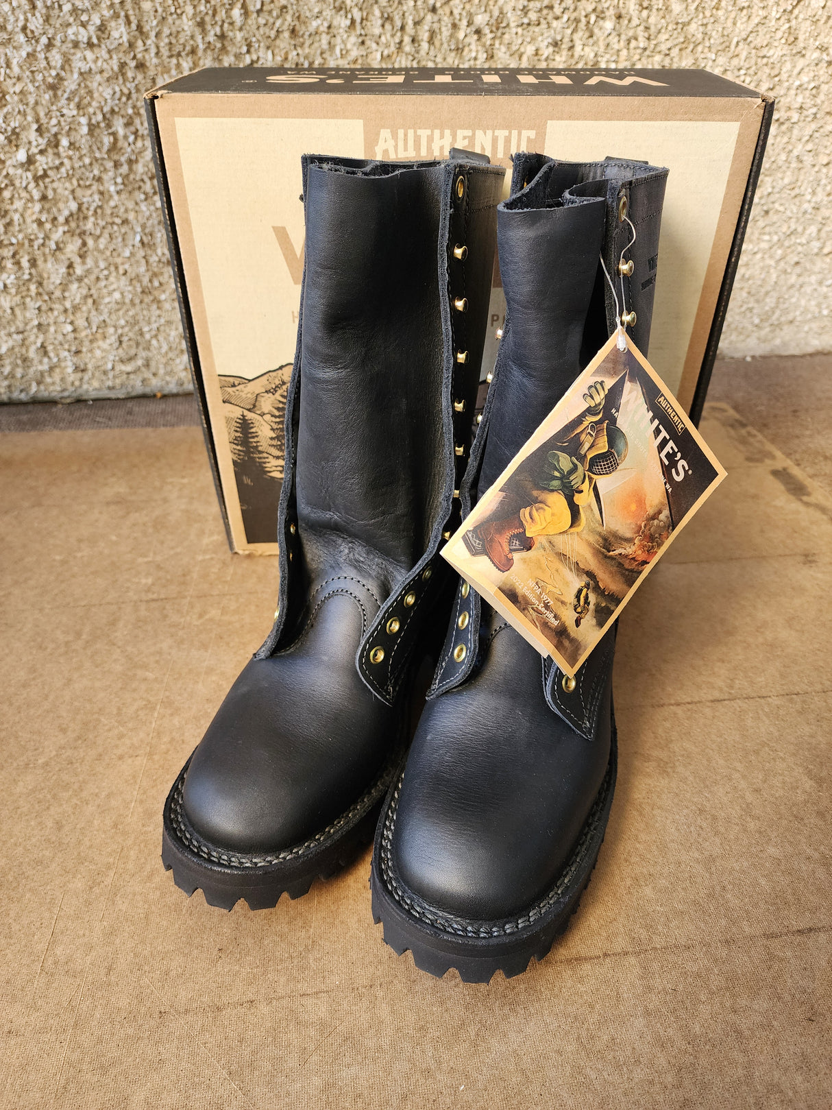 MARKETPLACE - WHITES C409 Smokejumper \ 9D