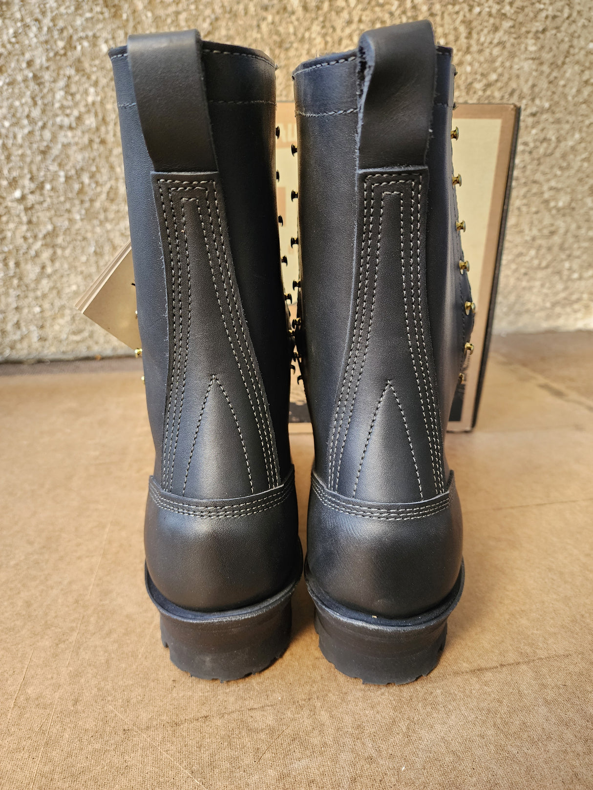 MARKETPLACE - WHITES C409 Smokejumper \ 9D