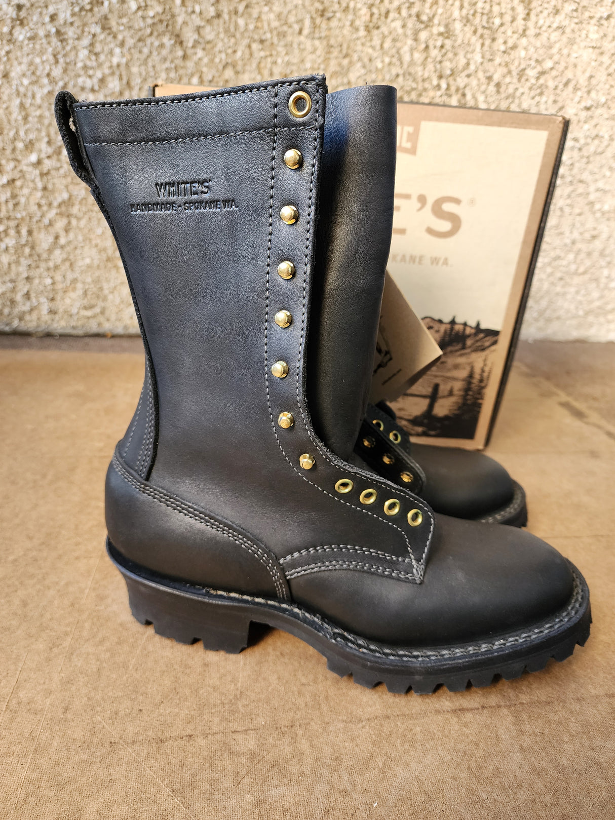 MARKETPLACE - WHITES C409 Smokejumper \ 9D