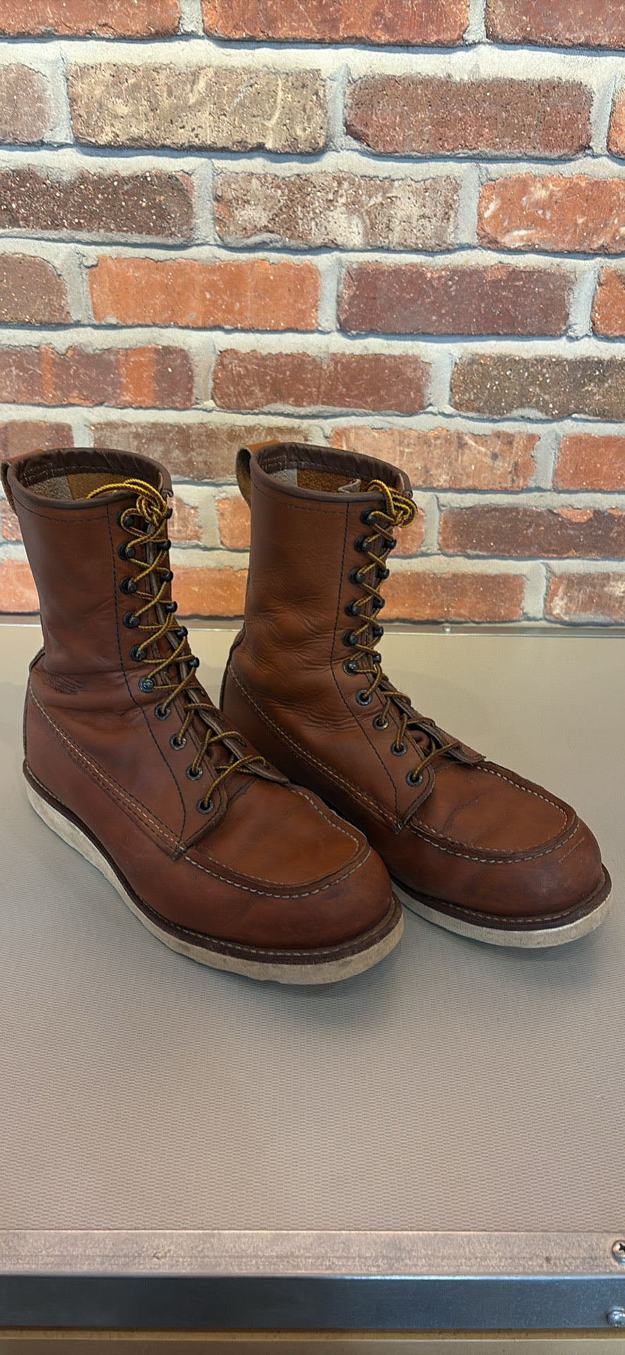 MARKETPLACE - RED WING \ 10877