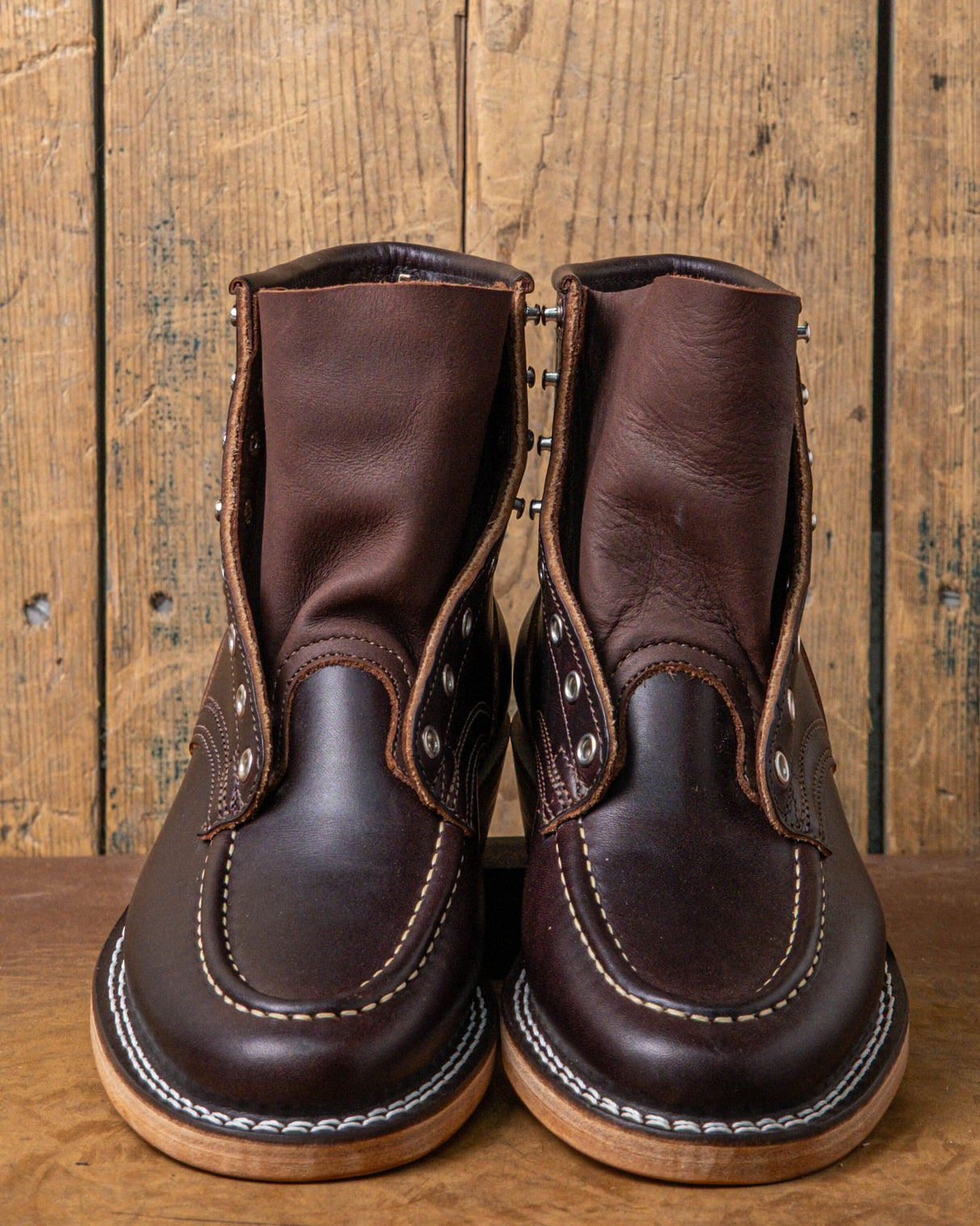 Moc Toe Comstock