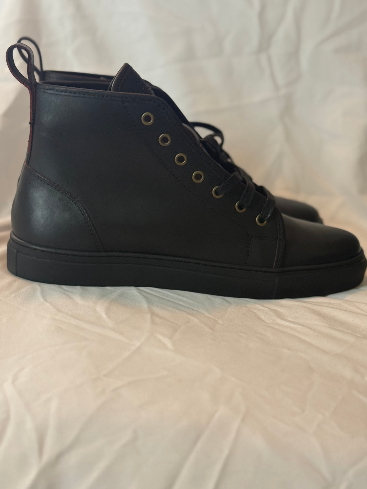 MARKETPLACE - ROSE ANVIL x GORAL Smugs High Top \ 10.5 Wide