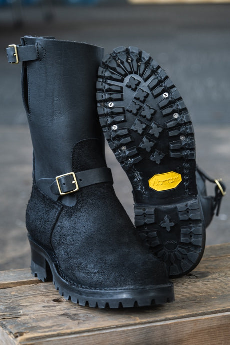 Pullman engineer boot in black