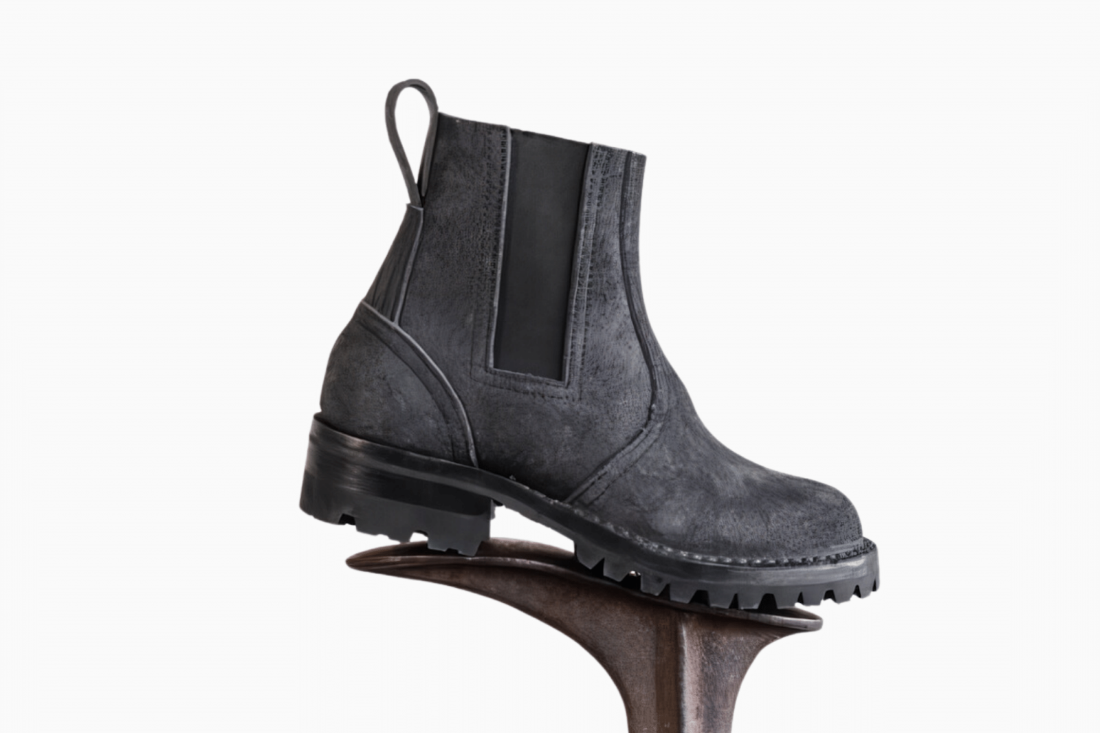 How To Perfectly Style Chelsea Boots With A Suit For A Modern Look