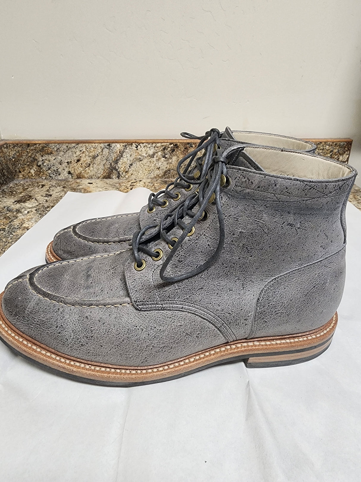 MARKETPLACE - GRANT STONE Ottawa \ 10.5EEE