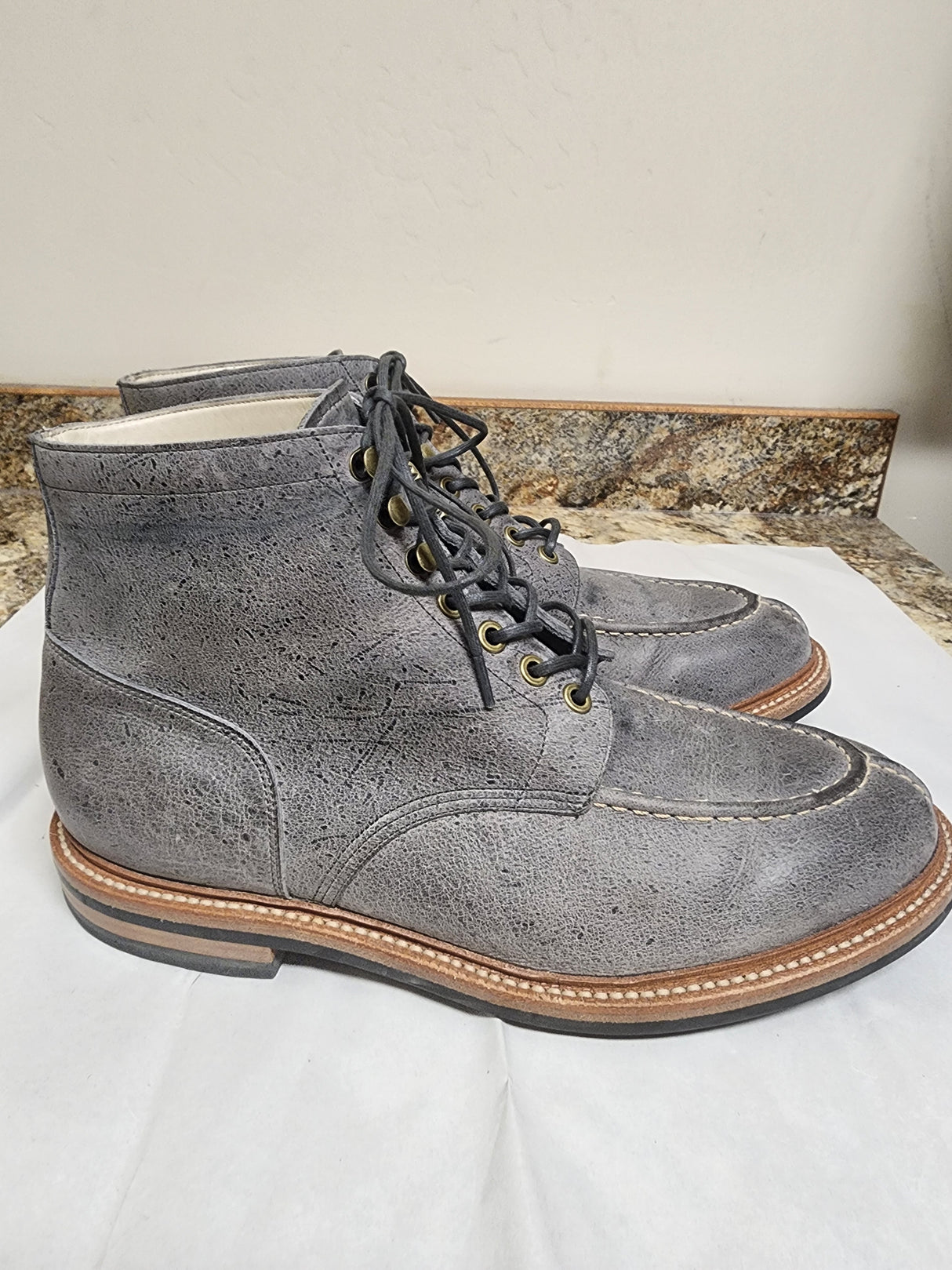 MARKETPLACE - GRANT STONE Ottawa \ 10.5EEE