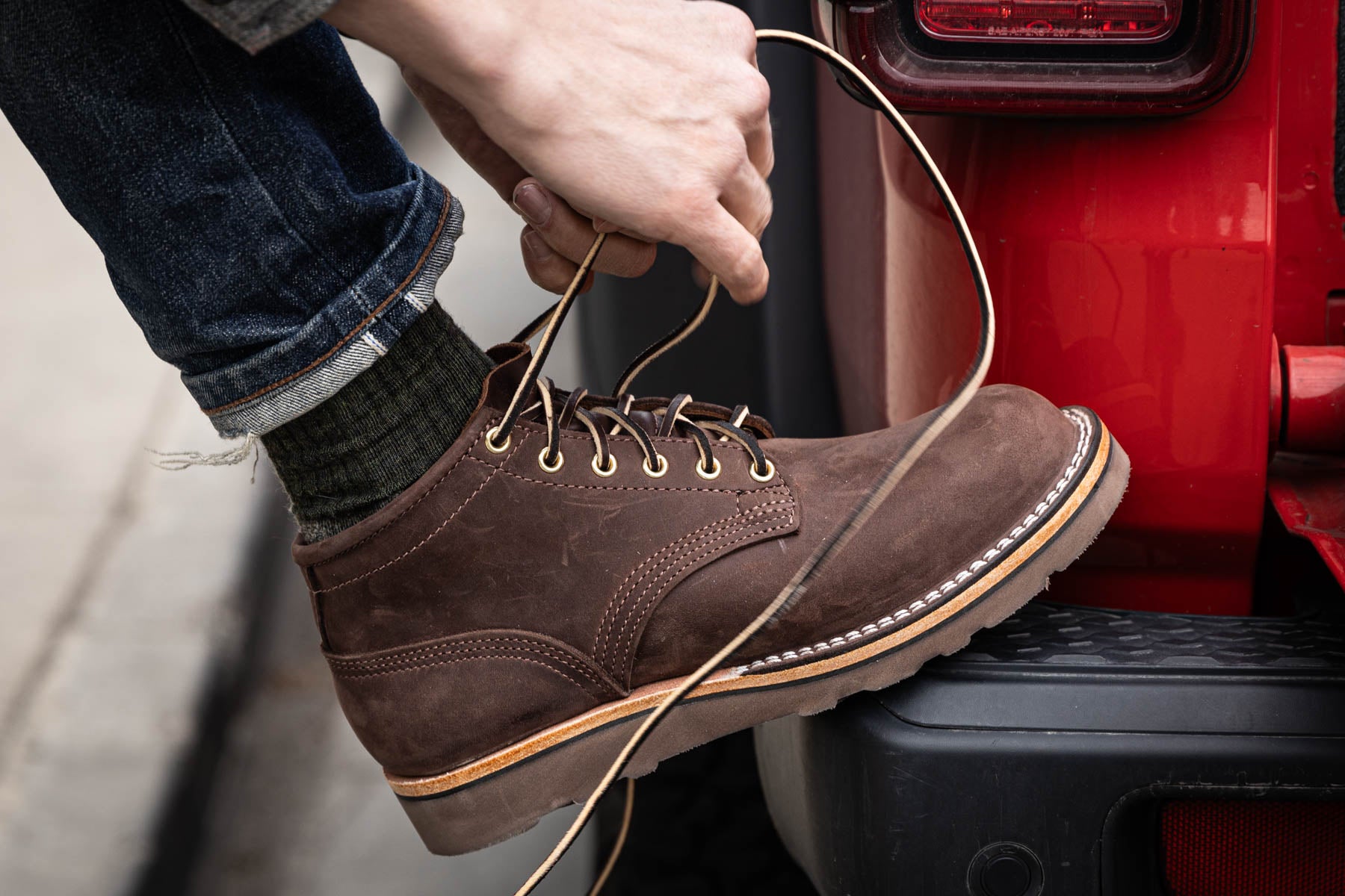 64Mahogany_Aldert_Lifestyle3_1