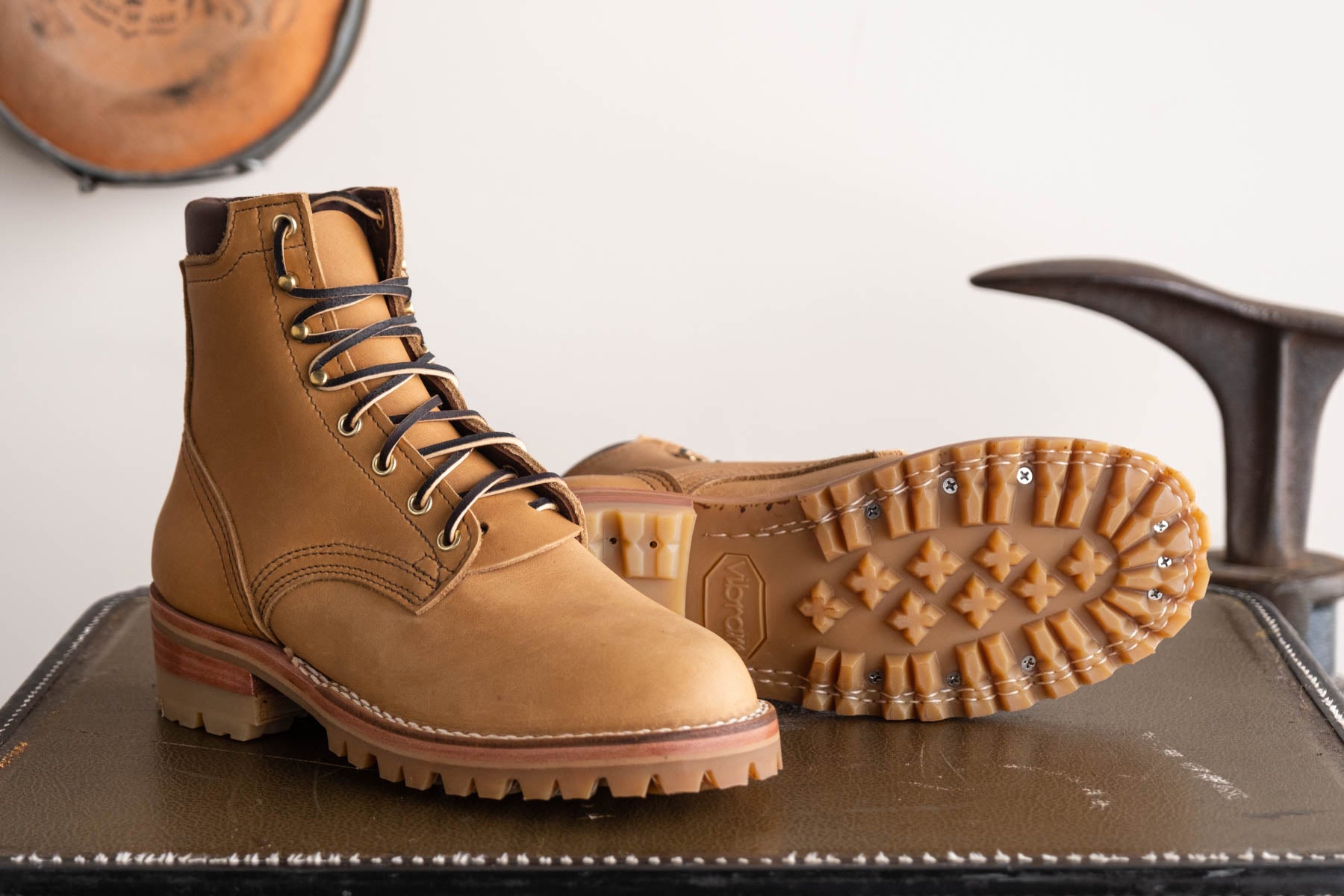 Howard_HNW_64Tan_HoneyVib_Crea