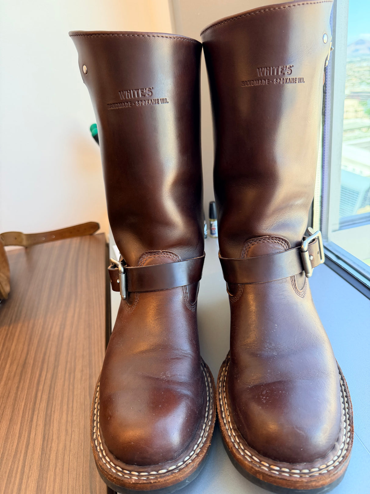 MARKETPLACE - WHITES Nomad \ 9.5D