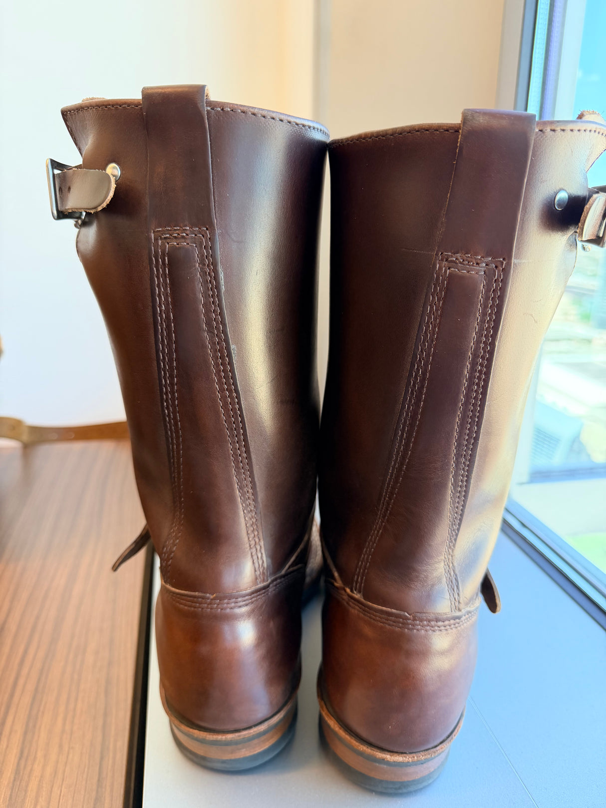 MARKETPLACE - WHITES Nomad \ 9.5D