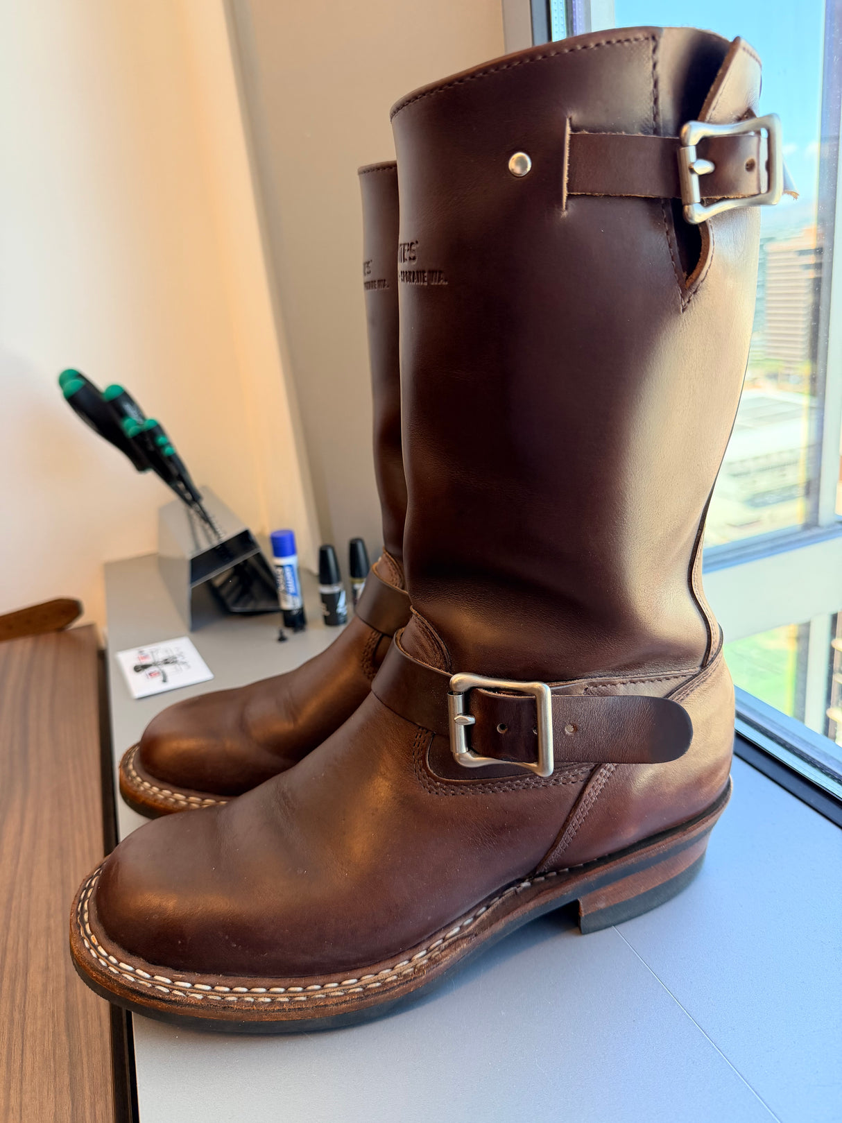 MARKETPLACE - WHITES Nomad \ 9.5D
