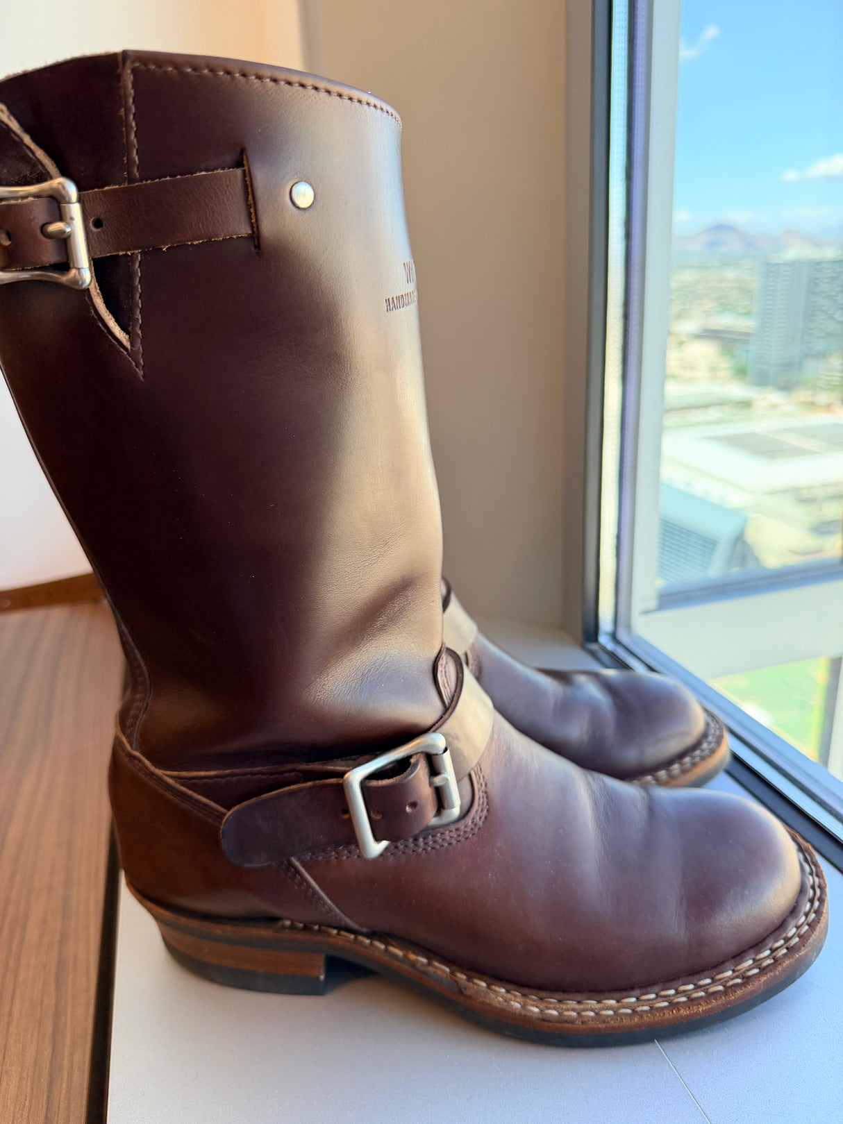 MARKETPLACE - WHITES Nomad \ 9.5D