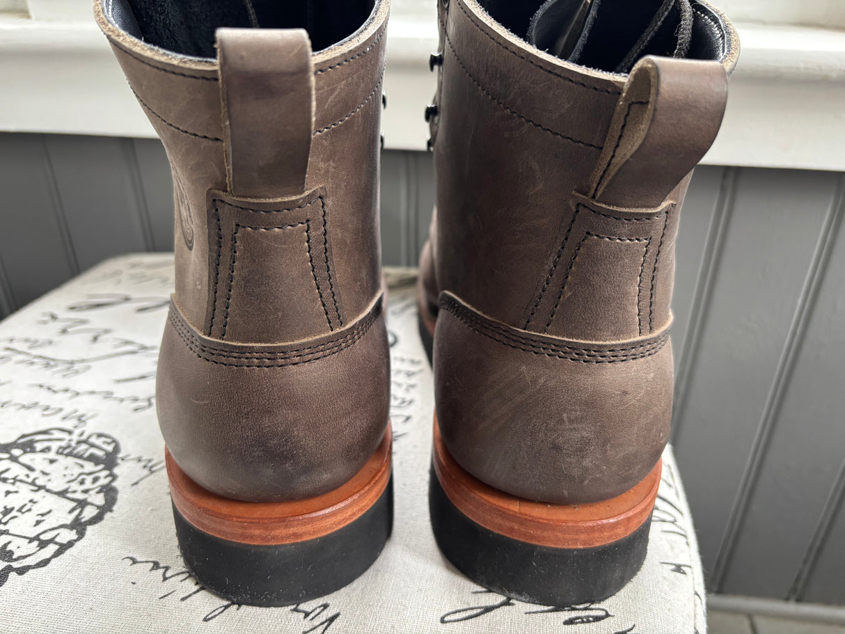 MARKETPLACE - FRANKS Rainiers \  9.5EE