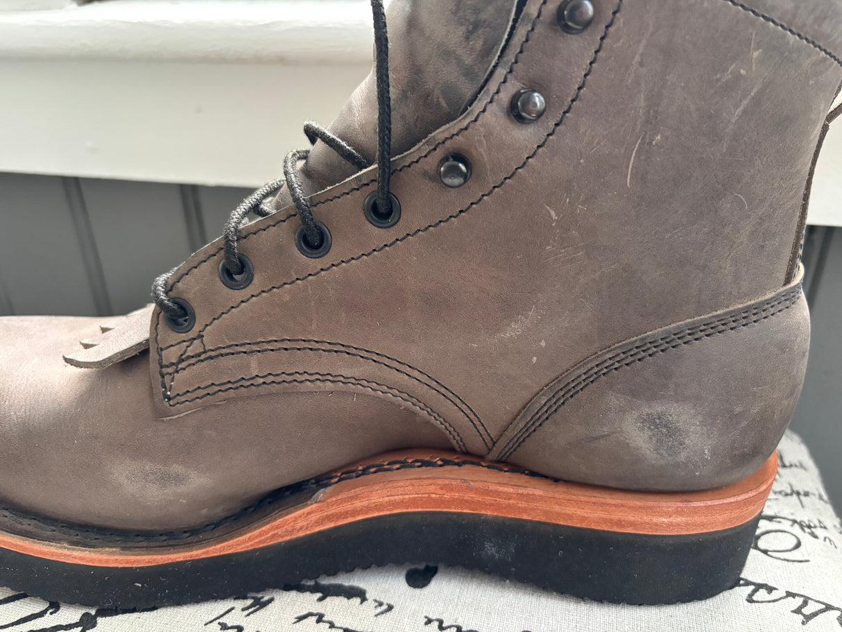 MARKETPLACE - FRANKS Rainiers \  9.5EE