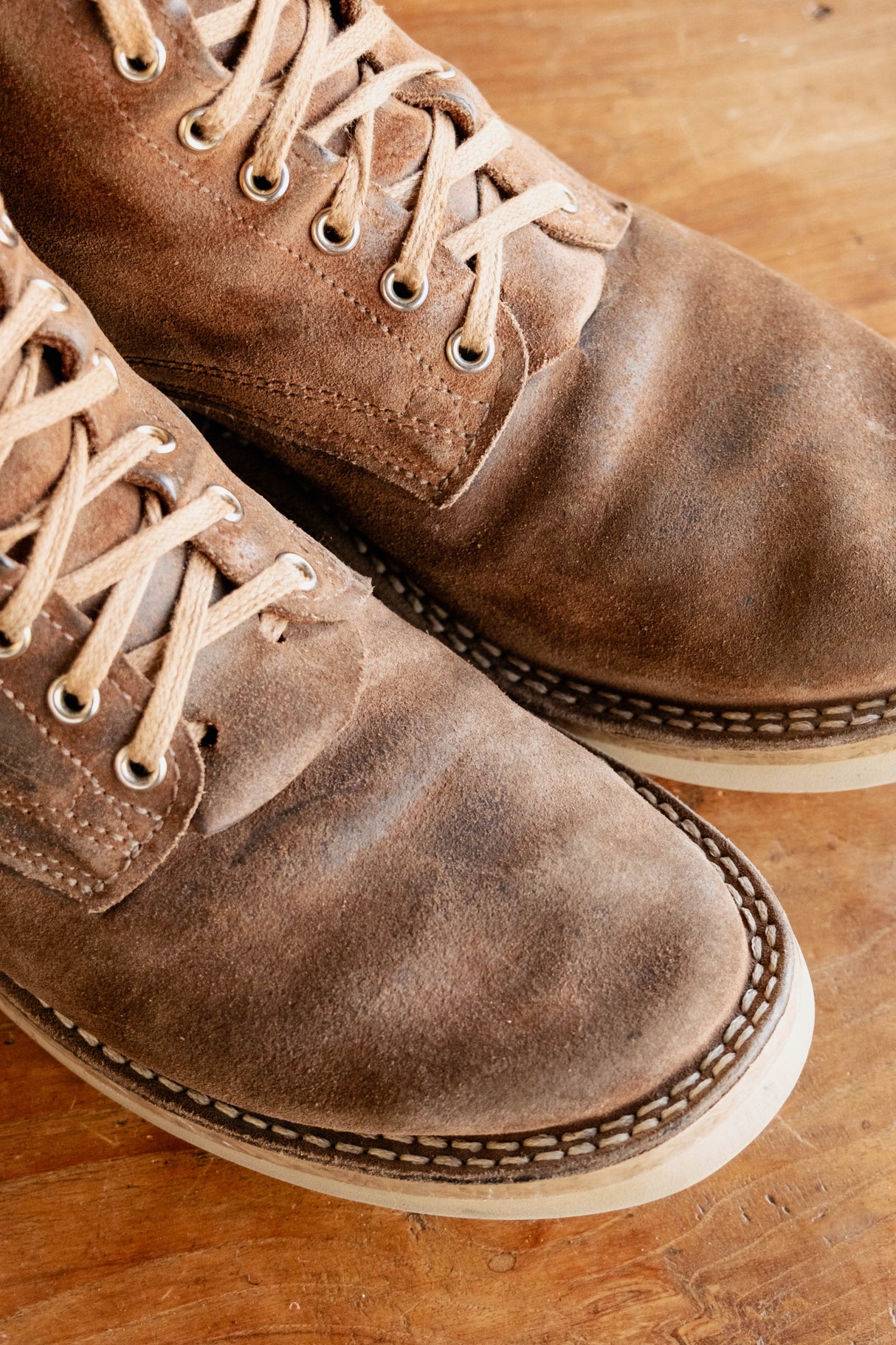 Waxy Commander Suede - Aged Bark - Overstock Sale