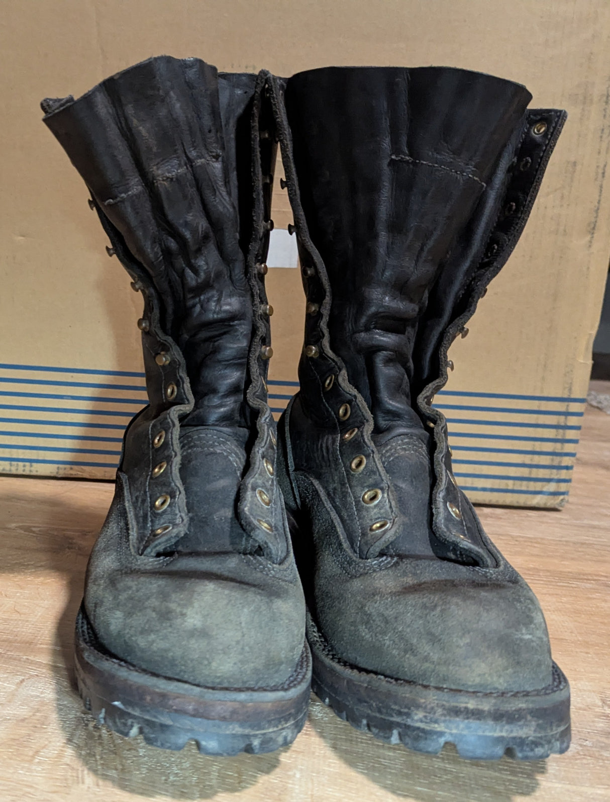 MARKETPLACE - NICKS \ 9.5D