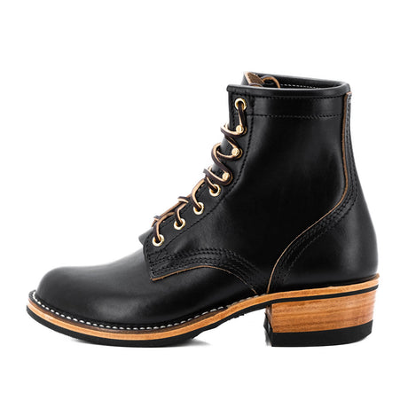 Women's boot in black leather