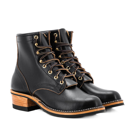 Women's boot in black leather