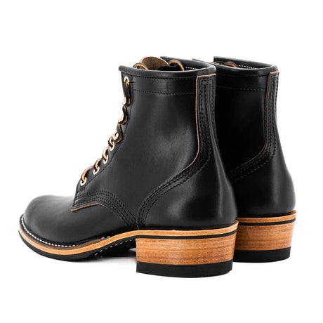 Women's boot in black leather
