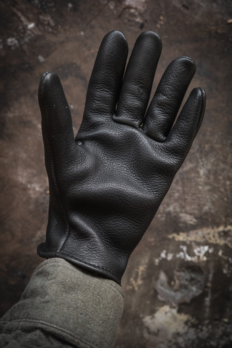 Nicks Fire Gloves in black on hand